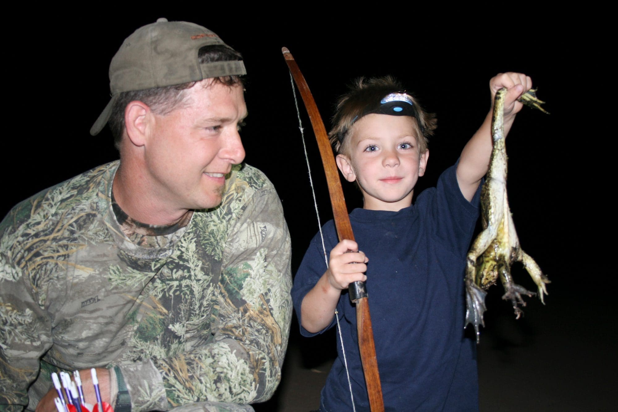 kids hunting for frogs